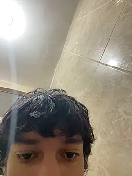 Snapshot of javi_fer chatting on 12/17/25, 12:05 javi fer online show from 12/17/25, 12:05