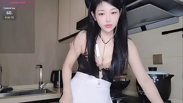 Snapshot of Coco--01 chatting on 09/24/25, 12:03 Coco--01 online show from 09/24/25, 12:03