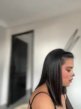 JuanitaMore01 online show from 10/27/25, 08:24