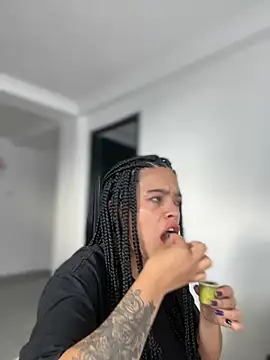 JuanitaMore01 online show from 11/29/25, 08:12