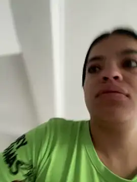 Snapshot of JuanitaMore01 chatting on 12/19/25, 12:45 JuanitaMore01 online show from 12/19/25, 12:45