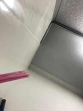 Snapshot of JuanitaMore01 chatting on 12/20/25, 11:01 JuanitaMore01 online show from 12/20/25, 11:01