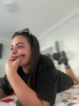 Snapshot of JuanitaMore01 chatting on 12/22/25, 07:55 JuanitaMore01 online show from 12/22/25, 07:55