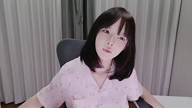 Snapshot of EnEn_xiaobao chatting on 09/13/25, 03:45 EnEn xiaobao online show from 09/13/25, 03:45