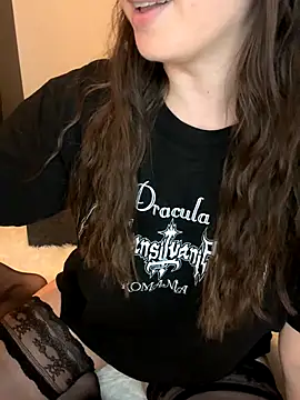 Snapshot of liloush__ chatting on 12/21/25, 08:05 liloush online show from 12/21/25, 08:05