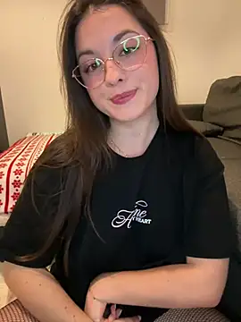 Snapshot of liloush__ chatting on 02/18/26, 09:55 liloush online show from 02/18/26, 09:55