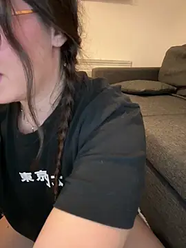 Snapshot of liloush__ chatting on 02/22/26, 09:35 liloush online show from 02/22/26, 09:35