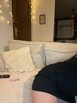 Snapshot of liloush__ chatting on 03/11/26, 10:05 liloush online show from 03/11/26, 10:05