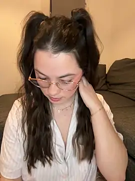 Snapshot of liloush__ chatting on 03/15/26, 09:10 liloush online show from 03/15/26, 09:10