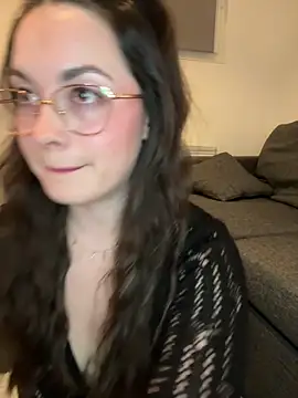 Snapshot of liloush__ chatting on 03/22/26, 09:40 liloush online show from 03/22/26, 09:40