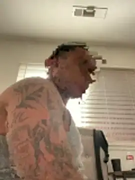 Snapshot of pnwzo chatting on 10/29/25, 11:06 pnwzo online show from 10/29/25, 11:06