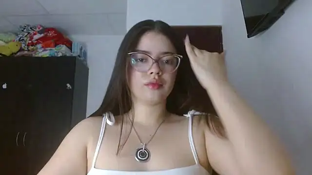 Snapshot of Valentina2390 chatting on 05/05/26, 01:35 Valentina2390 online show from 05/05/26, 01:35