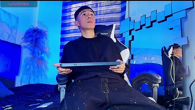 Isaac tan online show from 03/19/26, 08:46