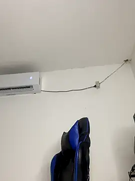 Rousevans  online show from 12/04/25, 04:44