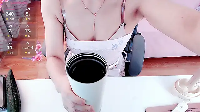 yaoyao-baby520 online show from 11/27/25, 01:07