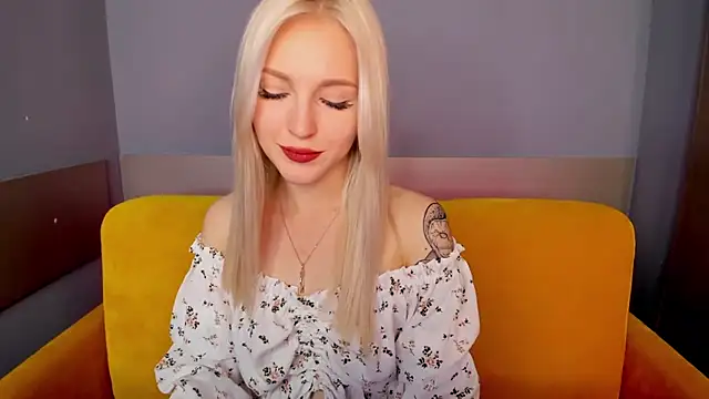 LisaFoxyMe online show from 10/29/25, 09:00