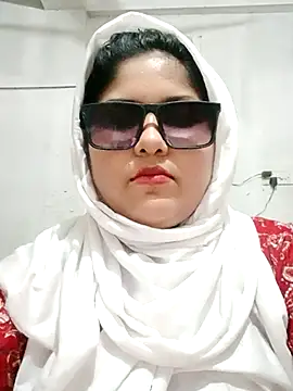 Snapshot of Nusrat-N chatting on 02/17/26, 02:57 Nusrat-N online show from 02/17/26, 02:57