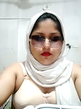 Snapshot of Nusrat-N chatting on 03/11/26, 06:14 Nusrat-N online show from 03/11/26, 06:14