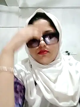 Snapshot of Nusrat-N chatting on 03/26/26, 11:43 Nusrat-N online show from 03/26/26, 11:43