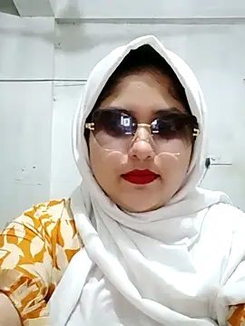 Snapshot of Nusrat-N chatting on 04/08/26, 10:10 Nusrat-N online show from 04/08/26, 10:10