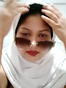 Snapshot of Nusrat-N chatting on 04/15/26, 12:50 Nusrat-N online show from 04/15/26, 12:50