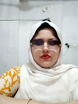 Snapshot of Nusrat-N chatting on 06/05/26, 12:39 Nusrat-N online show from 06/05/26, 12:39