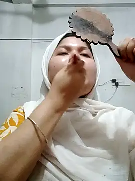 Snapshot of Nusrat-N chatting on 06/29/26, 02:06 Nusrat-N online show from 06/29/26, 02:06