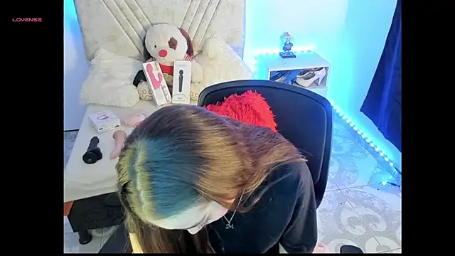 Mia Victoria22 online show from 05/18/26, 05:52