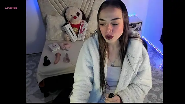 Mia Victoria22 online show from 05/23/26, 07:18