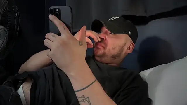 Snapshot of rough1985 chatting on 09/19/25, 05:53 rough1985 online show from 09/19/25, 05:53