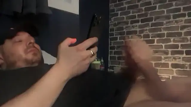 Snapshot of rough1985 chatting on 09/22/25, 05:42 rough1985 online show from 09/22/25, 05:42