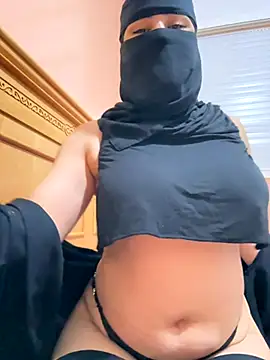 Snapshot of _Laiali_ chatting on 09/23/25, 12:41 Laiali online show from 09/23/25, 12:41