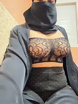 Snapshot of _Laiali_ chatting on 11/13/25, 11:31 Laiali online show from 11/13/25, 11:31