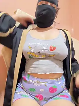 Snapshot of _Laiali_ chatting on 12/15/25, 02:10 Laiali online show from 12/15/25, 02:10