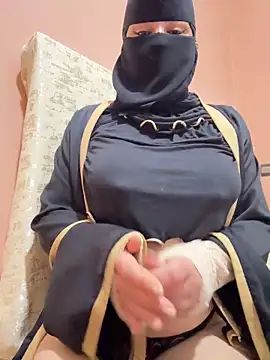 Snapshot of _Laiali_ chatting on 12/21/25, 01:29 Laiali online show from 12/21/25, 01:29