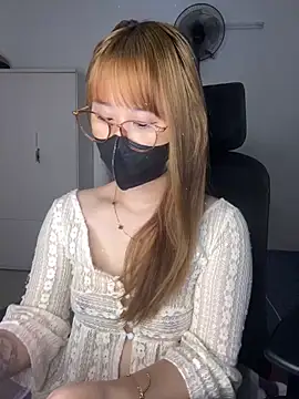 Snapshot of Meowyeuk6 chatting on 03/17/26, 05:33 Meowyeuk6 online show from 03/17/26, 05:33