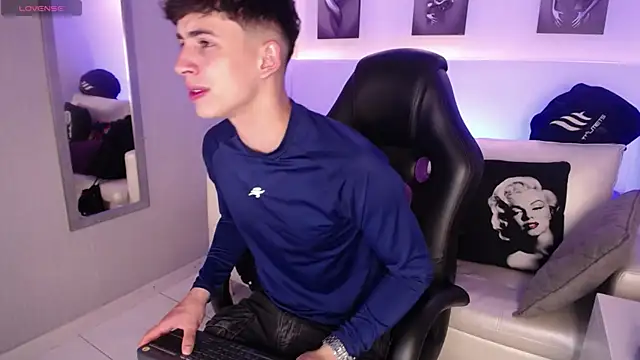 AdrianRinaldi online show from 09/12/25, 07:58