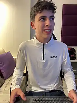 AdrianRinaldi online show from 12/04/25, 08:17