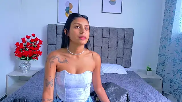 Snapshot of Soffia_Konig_ chatting on 12/15/25, 06:12 Soffia Konig online show from 12/15/25, 06:12