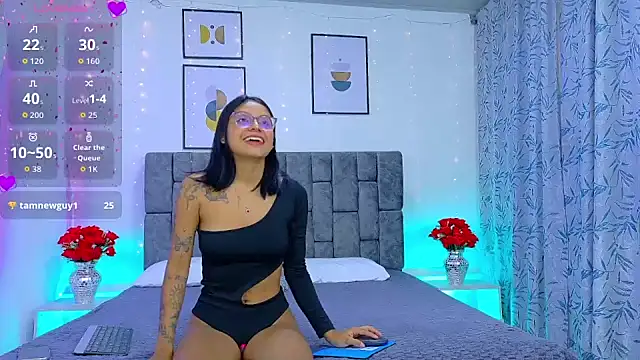 Soffia Konig  online show from 05/02/26, 12:21