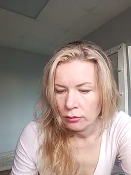 Snapshot of Julia_Giulia chatting on 03/21/26, 03:48 Julia Giulia online show from 03/21/26, 03:48