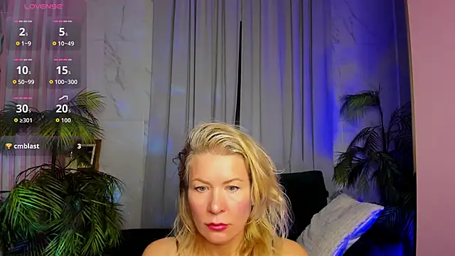 Snapshot of Julia_Giulia chatting on 03/27/26, 08:26 Julia Giulia online show from 03/27/26, 08:26