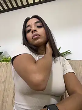 AnnyVega  online show from 11/04/25, 09:14