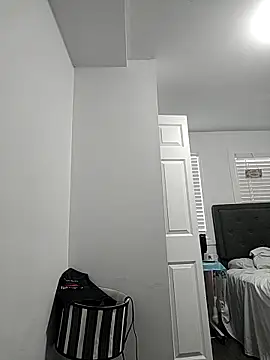 Snapshot of HothairyBoy2 chatting on 12/17/25, 05:19 HothairyBoy2 online show from 12/17/25, 05:19