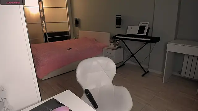 LolaVexx online show from 10/23/25, 04:06