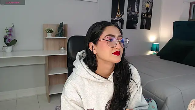 Snapshot of madame_lottie chatting on 09/09/25, 12:37 madame lottie online show from 09/09/25, 12:37