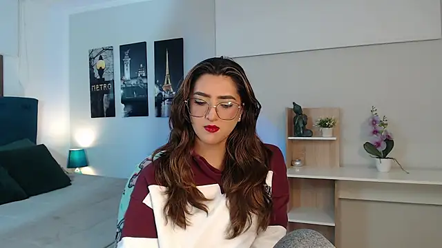 Snapshot of madame_lottie chatting on 09/16/25, 12:28 madame lottie online show from 09/16/25, 12:28