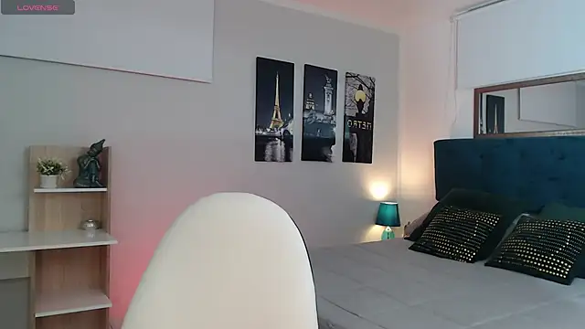 Snapshot of madame_lottie chatting on 10/07/25, 12:35 madame lottie online show from 10/07/25, 12:35