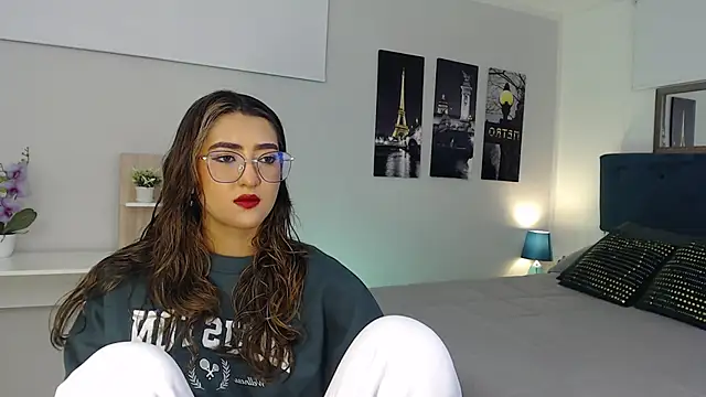 Snapshot of madame_lottie chatting on 10/08/25, 12:36 madame lottie online show from 10/08/25, 12:36