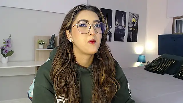 Snapshot of madame_lottie chatting on 10/14/25, 12:28 madame lottie online show from 10/14/25, 12:28